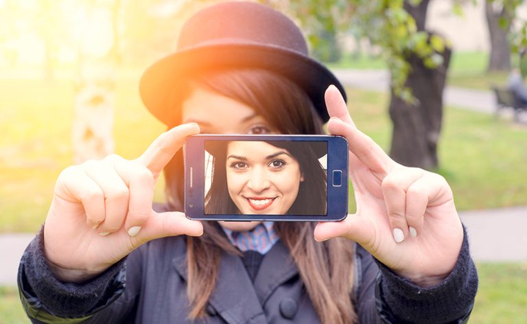 5 Smartphones that click pictures like DSLR