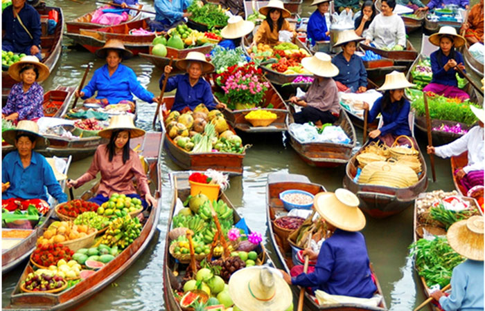 Damnoen Saduak Floating Market