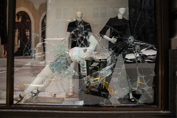 Manhattan Stores smashed by protesters, what a shame!