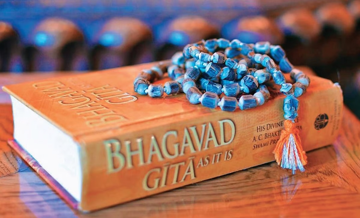 10 Bhagwat Geeta Quotes You Can't Miss