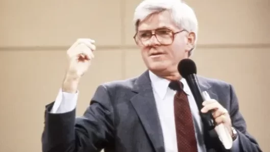 Phil Donahue, Legendary Daytime Talk Show Host Dies at 88