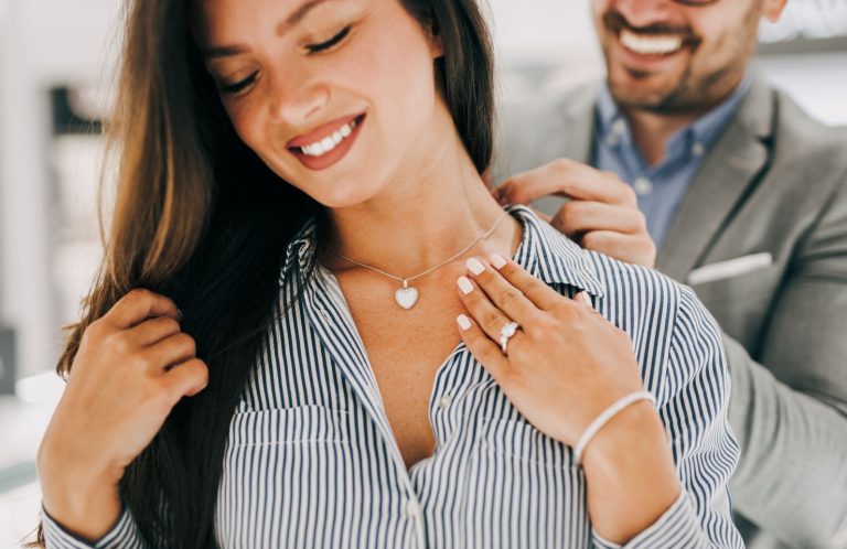 10 Romantic Honeymoon Gifts Your Wife Will Treasure Forever